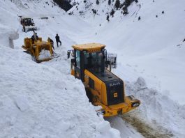 Bandipora-Gurez road being cleared for traffic