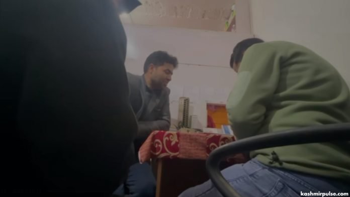 Screengrab from the viral video shared by Dr Bari Screengrab from the viral video shared by Dr Bari