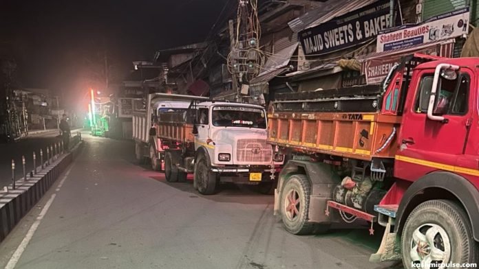 Three arrested, vehicles seized in illegal minerals extraction in Pulwama Three arrested, vehicles seized in illegal minerals extraction in Pulwama