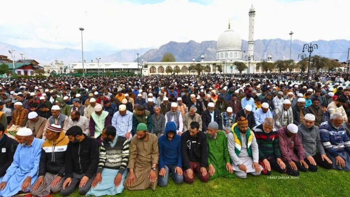 Jumu'atul-Widaa observed in Hazratbal shrine Jumu'atul-Widaa observed in Hazratbal shrine
