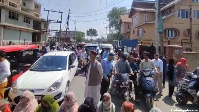 Batamaloo residents protest against water scarcity