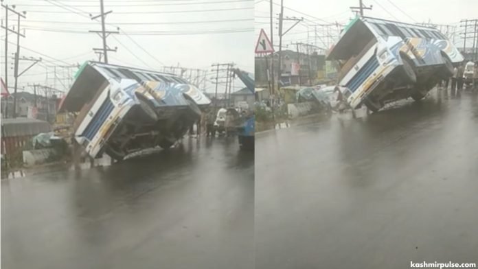 One dead, 15 injured in bus overturn accident in Pampore One dead, 15 injured in bus overturn accident in Pampore