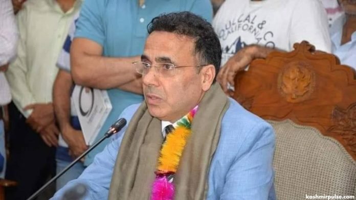 Dr Ashraf Ganie assumes role as Director of SKIMS Dr Ashraf Ganie assumes role as Director of SKIMS