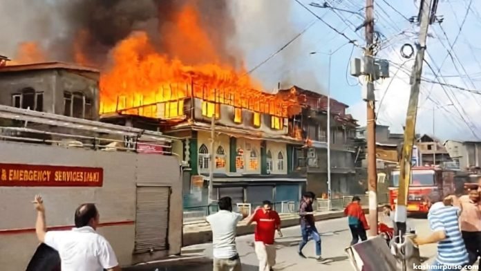 Fire devastates Srinagar's Bohri Kadal area