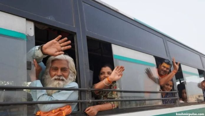 LG flags off first batch of Amarnath Yatra pilgrims amid heightened security LG flags off first batch of Amarnath Yatra pilgrims amid heightened security