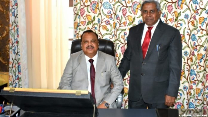 Prof Mohammad Mobin assumes charge as CUS's VC