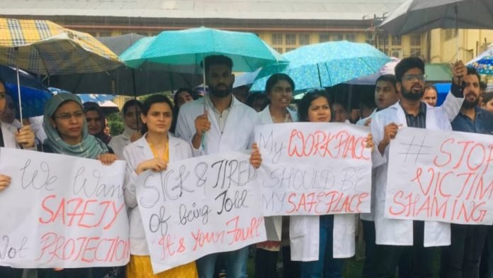 GMC Srinagar doctors protest against assault on Kolkata doctor
