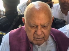 NC patron Farooq Abdullah visited the residence of Bashir Ahmad Nengroo in Pulwama