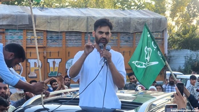 Waheed Para draws massive crowd at Pulwama campaign rally Waheed Para draws massive crowd at Pulwama campaign rally