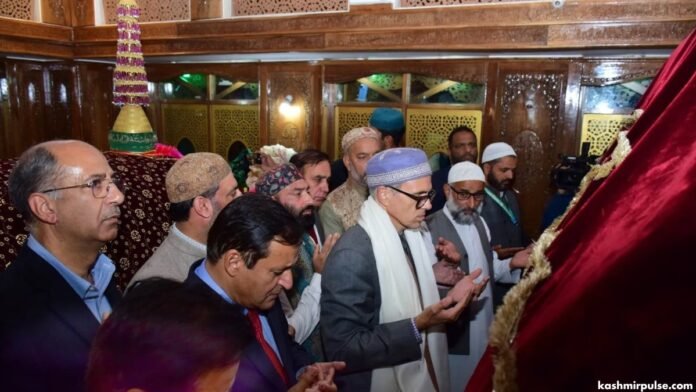 CM Omar Abdullah pays obeisance at Charar-i-Sharief on Urs of Sheikh Noor-ud-Din Noorani (RA) CM Omar Abdullah pays obeisance at Charar-i-Sharief on Urs of Sheikh Noor-ud-Din Noorani (RA)