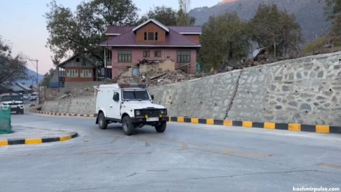 Security forces rush to Gagangeer area in Ganderbal after militant attack kills seven civilians Security forces rush to Gagangeer area in Ganderbal after militant attack kills seven civilians