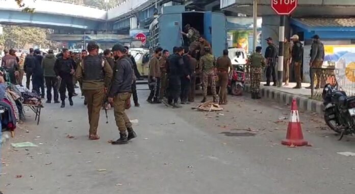 Six injured in grenade blast at Sunday Market in Srinagar