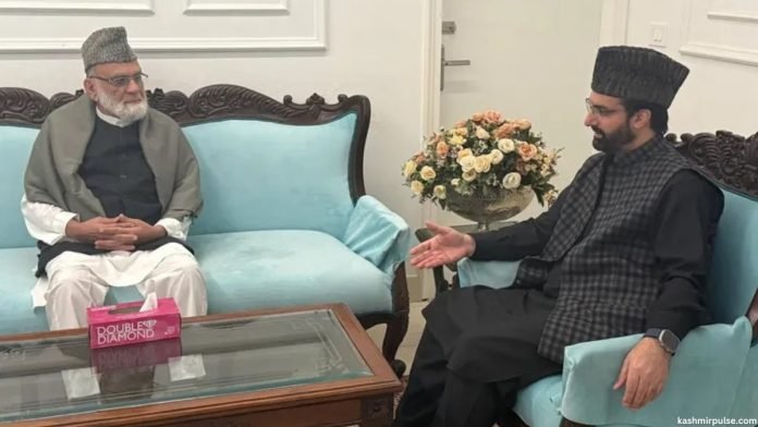 Mirwaiz Umar Farooq visited Jama Masjid Delhi where he met Shahi Imam Syed Ahmad Bukhari