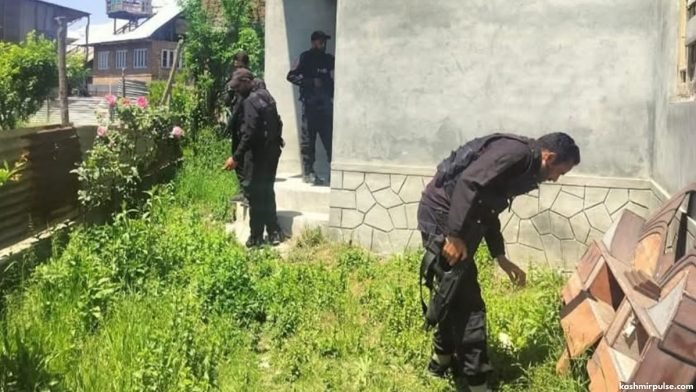 Police raid houses of 36 OGWs, militant associates in Srinagar