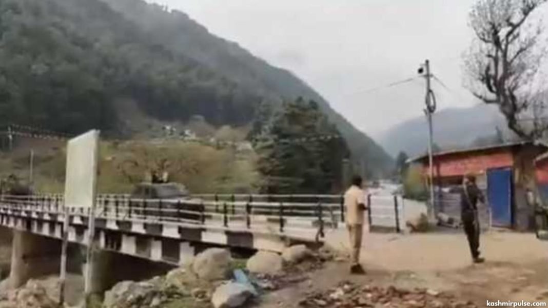 Tourists flee Kashmir after Pahalgam attack