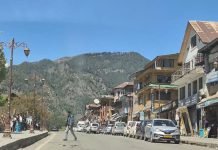 Pahalgam attack severely impacts tourism, thousands jobless Deserted roads in Pahalgam after the massacre of tourists on April 22, 2025