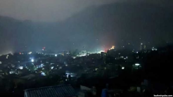 India, Pakistan exchange heavy artillery fire along LoC India, Pakistan exchange heavy artillery fire along LoC