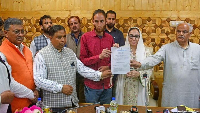 Waqf Board provides job to brother of Pahalgam attack braveheart Syed Adil Shah Waqf Board provides job to brother of Pahalgam attack braveheart Syed Adil Shah