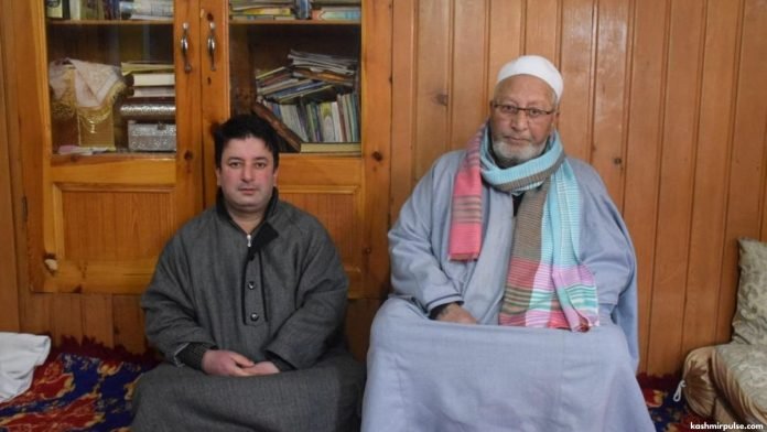 Srinagar weaver weaves his way to Padma Shri glory Srinagar weaver weaves his way to Padma Shri glory