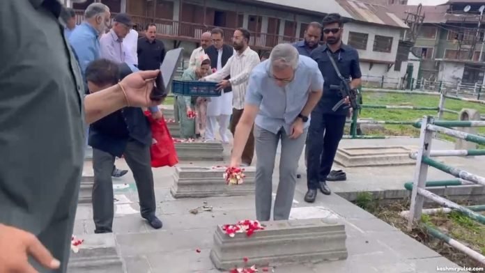 After 'house detention', Omar visits Martyrs’ graveyard