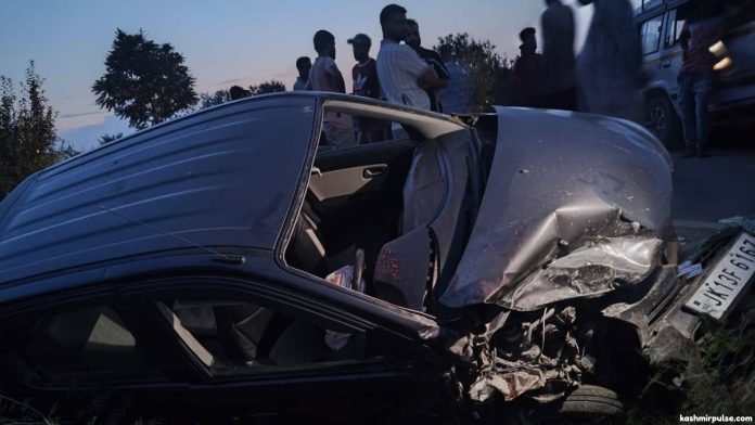 Mother critical, daughter stable after road accident in Pulwama Mother critical, daughter stable after road accident in Pulwama