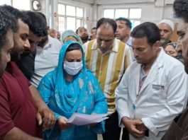 Sakina Itoo's visit to District Hospital Pulwama