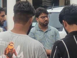 Apni Party leader Syed Tajallah Andrabi visits PHC Parigam, voices concern over staff shortage