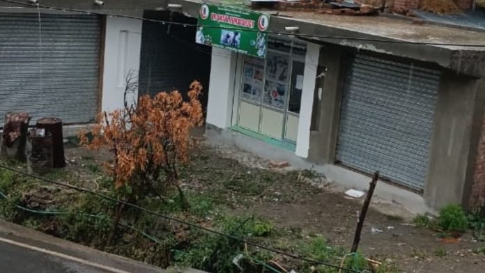 Medical technologist alleges CMO Pulwama’s inaction over illegal sample collection centre Medical technologist alleges CMO Pulwama’s inaction over illegal sample collection centre