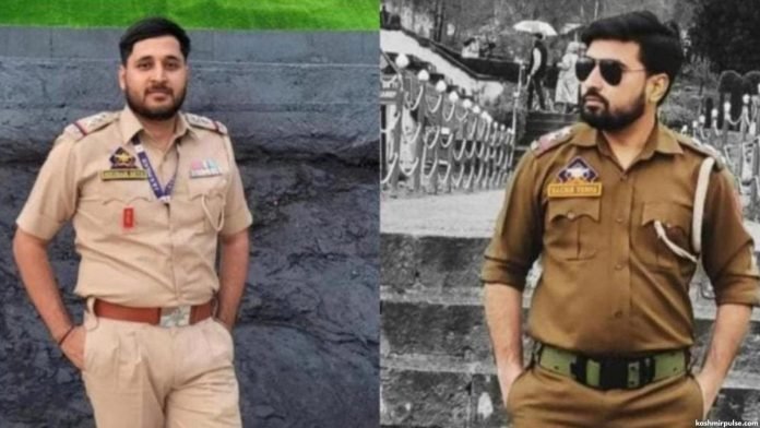 Two police officers dead in road mishap on Srinagar outskirts Two police officers dead in road mishap on Srinagar outskirts