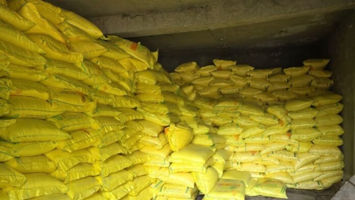 Pulwama Police seize unauthorised fertiliser storage Pulwama Police seize unauthorised fertiliser storage