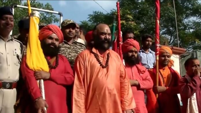 Chhari Mubarak begins journey to Amarnath Cave from Srinagar Chhari Mubarak begins journey to Amarnath Cave from Srinagar