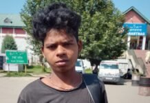 Locals pool funds to send Jharkhand labourer home after mother’s death Local people of Anantnag Kashmir pool funds to send Jharkhand labourer home after death of mother
