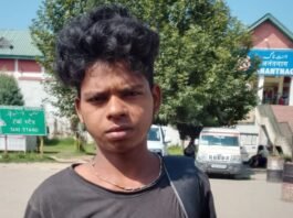 Locals pool funds to send Jharkhand labourer home after mother’s death Local people of Anantnag Kashmir pool funds to send Jharkhand labourer home after death of mother