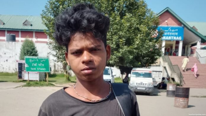 Local people of Anantnag Kashmir pool funds to send Jharkhand labourer home after death of mother Local people of Anantnag Kashmir pool funds to send Jharkhand labourer home after death of mother