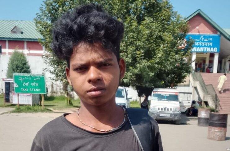 Local people of Anantnag Kashmir pool funds to send Jharkhand labourer home after death of mother