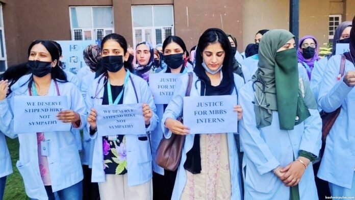 MBBS, BDS interns protest across J&K medical colleges, demand ₹30,000 stipend MBBS, BDS interns protest across J&K medical colleges, demand ₹30,000 stipend