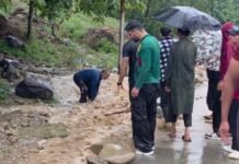 Multiple cloudbursts hit Kashmir, trigger flash floods Multiple cloudbursts hit Kashmir, trigger flash floods