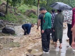 Multiple cloudbursts hit Kashmir, trigger flash floods Multiple cloudbursts hit Kashmir, trigger flash floods