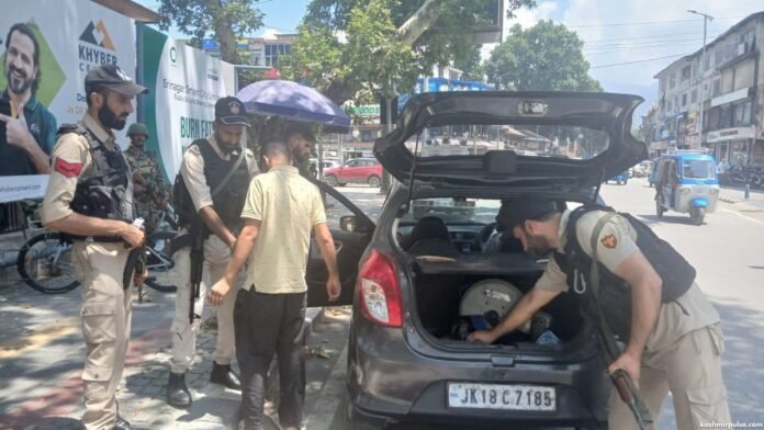 Security stepped up across Srinagar ahead of Independence Day Security stepped up across Srinagar ahead of Independence Day
