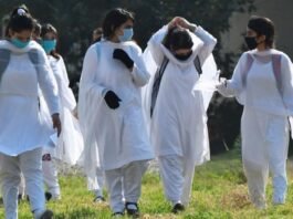 Students arrive at Kothi Bagh Higher secondary school in Srinagar on September 21, 2020