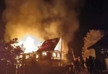 10 houses gutted in overnight fire in Kishtwar 10 houses gutted in overnight fire in Kishtwar