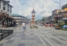 Downtown Srinagar traffic changes intensify as Lal Chowk traders oppose office relocation Lal Chowk Srinagar