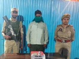 Pulwama Police arrest drug peddler, recover heroin-like substance and cash