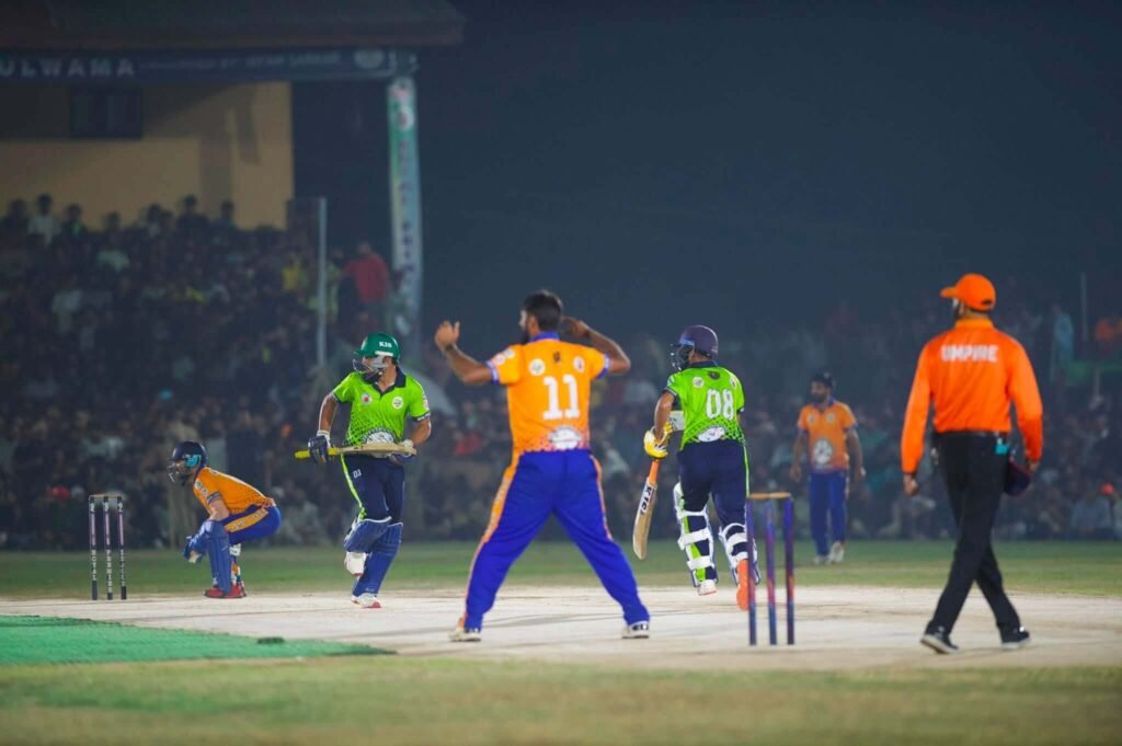 Royal Premier League final draws thousands to Pulwama