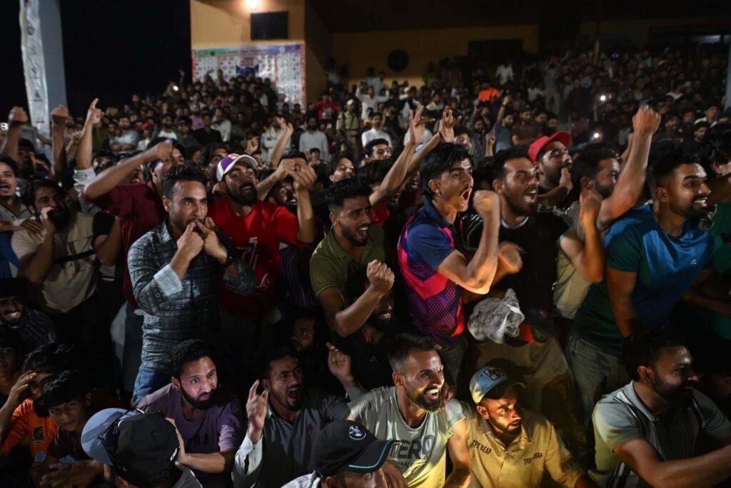 Royal Premier League final draws thousands to Pulwama