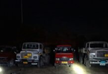Awantipora Police seize 5 L&T machines, 4 dumpers in illegal mining crackdown Awantipora Police seize 5 L&T machines, 4 dumpers in illegal mining crackdown