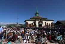 Nund Rishi’s Urs observed at Charar-e-Sharief; devotees flag parking woes Nund Rishi’s Urs observed at Charar-e-Sharief