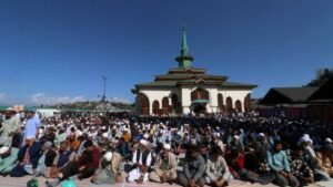 Nund Rishi’s Urs observed at Charar-e-Sharief; devotees flag parking woes