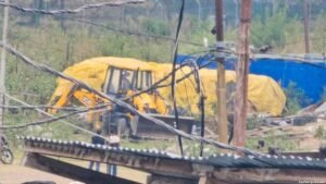 Sopore authorities demolish shed allegedly occupied by Afzal Guru’s relatives